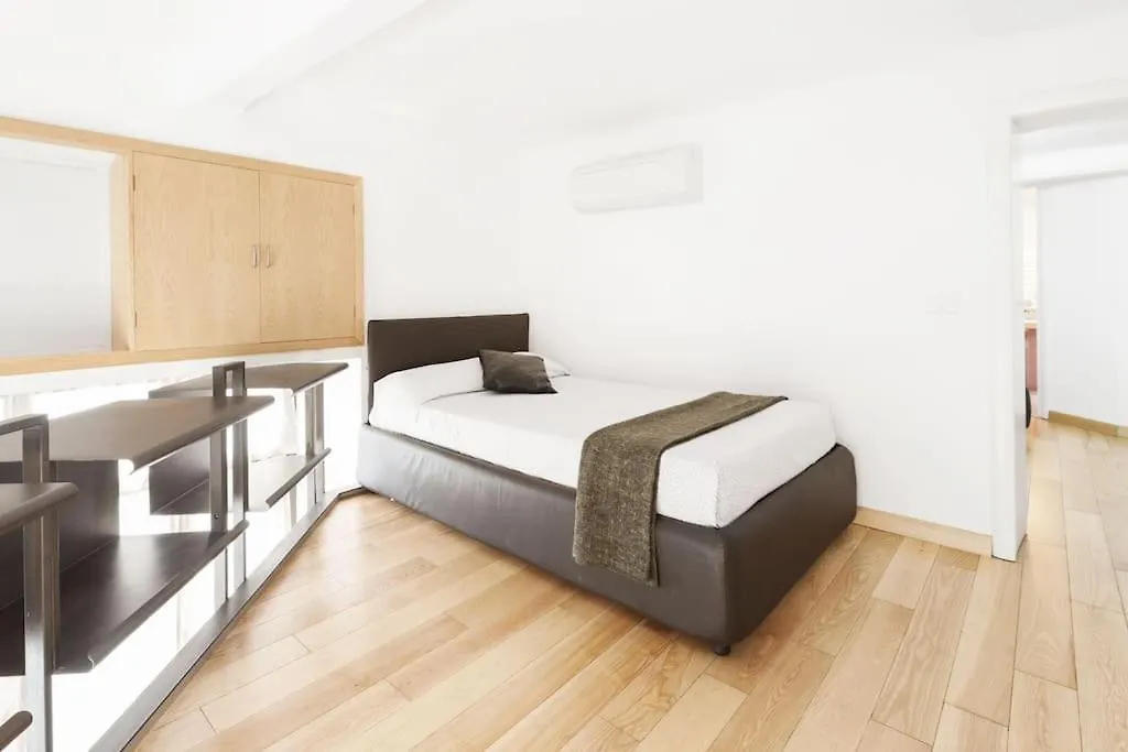 Stylish Loft - Colosseum 4 Min Walk -3 Beds -Sleeps Up To 6 People Apartment Rome