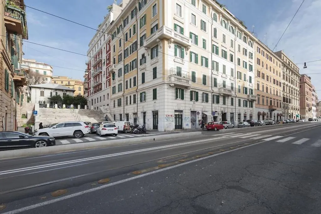 Stylish Loft - Colosseum 4 Min Walk -3 Beds -Sleeps Up To 6 People Apartment Rome Italy