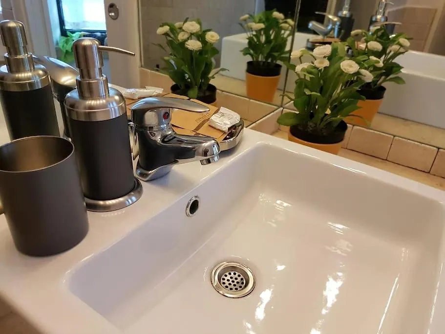 Stylish Loft - Colosseum 4 Min Walk -3 Beds -Sleeps Up To 6 People Apartment Rome
