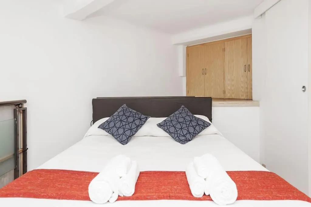Stylish Loft - Colosseum 4 Min Walk -3 Beds -Sleeps Up To 6 People Apartment Rome