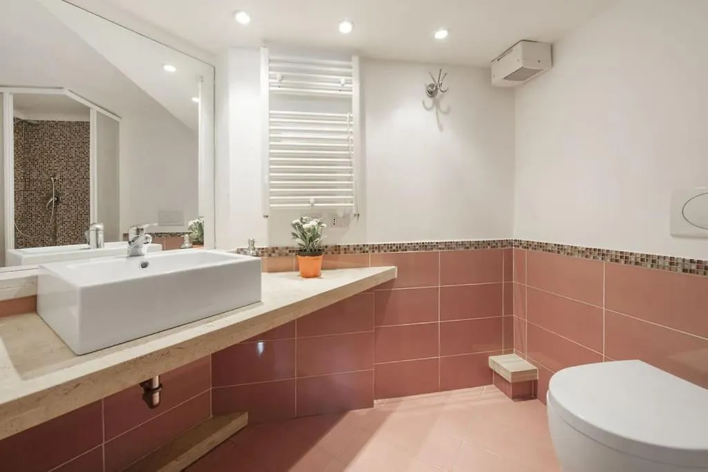 Stylish Loft - Colosseum 4 Min Walk -3 Beds -Sleeps Up To 6 People Apartment Rome