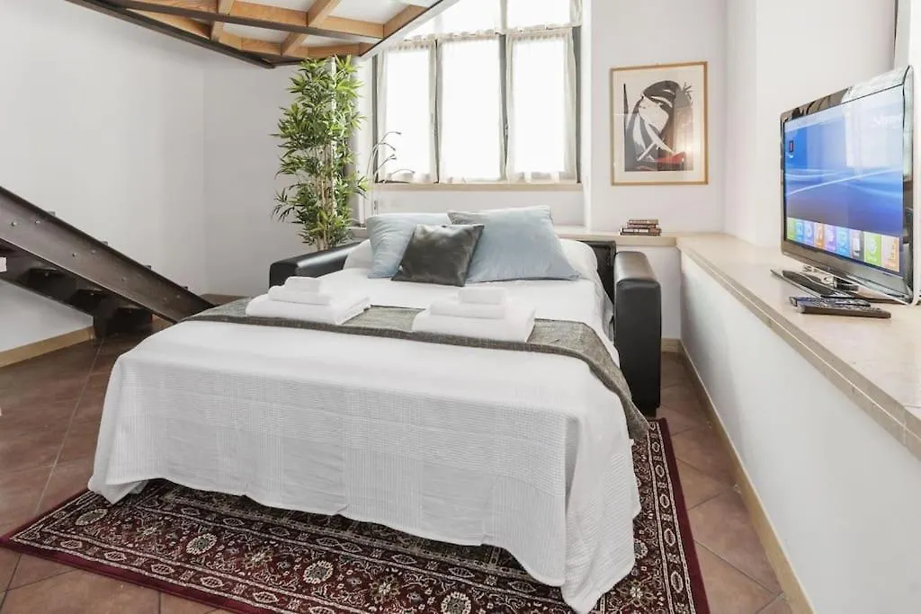 Stylish Loft - Colosseum 4 Min Walk -3 Beds -Sleeps Up To 6 People Apartment Rome Italy