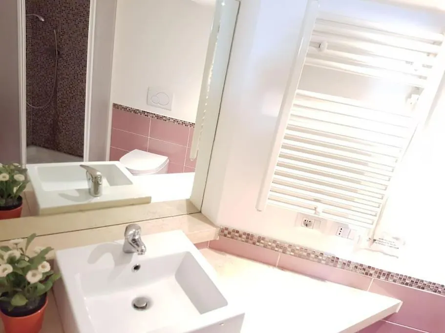 Stylish Loft - Colosseum 4 Min Walk -3 Beds -Sleeps Up To 6 People Apartment Rome 0*,