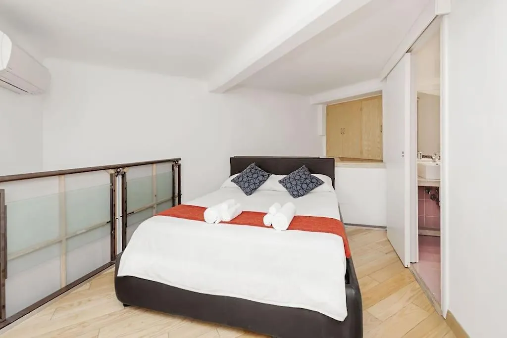 Stylish Loft - Colosseum 4 Min Walk -3 Beds -Sleeps Up To 6 People Apartment Rome