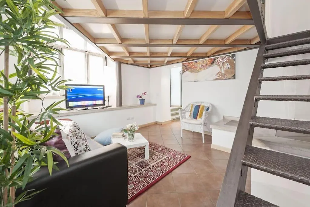Stylish Loft - Colosseum 4 Min Walk -3 Beds -Sleeps Up To 6 People Apartment Rome 0*,