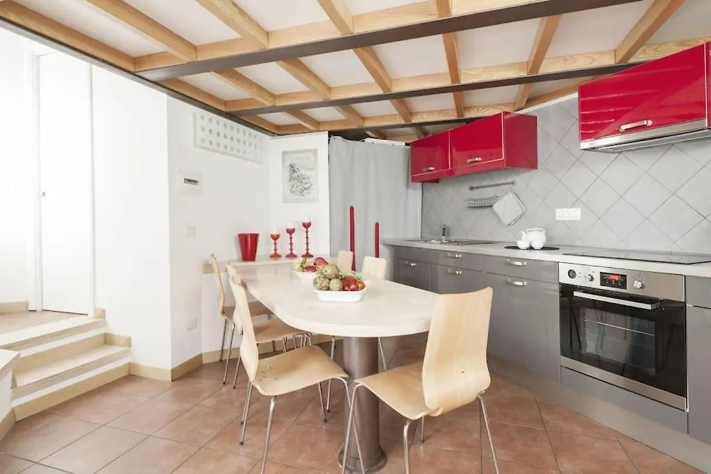 Stylish Loft - Colosseum 4 Min Walk -3 Beds -Sleeps Up To 6 People Apartment Rome
